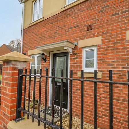 Villa 6 Erwr Brenhinoedd Ammanford Exterior foto