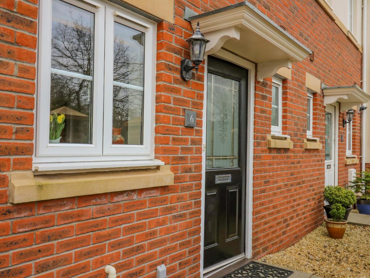Villa 6 Erwr Brenhinoedd Ammanford Exterior foto